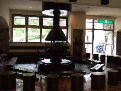 山中学園暖炉.JPG