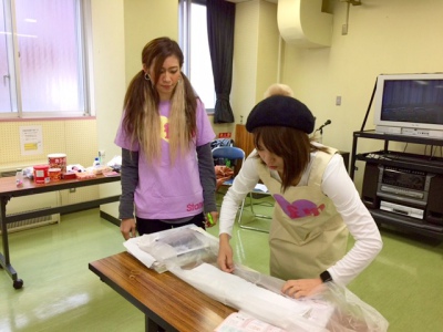 防災ワークショップ簡易オムツの作り方